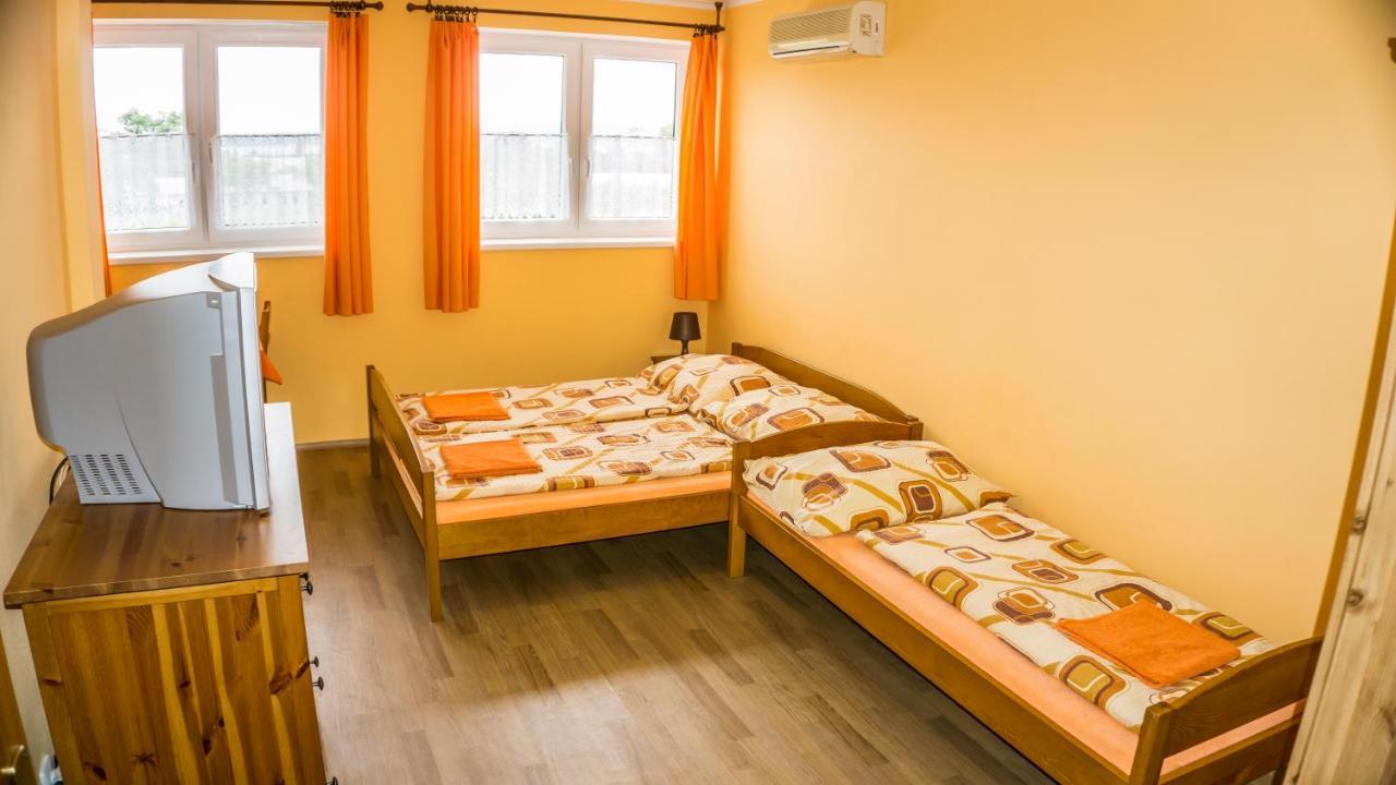 Penzion S Restauraci Na Furhaple Šakvice Exteriör bild