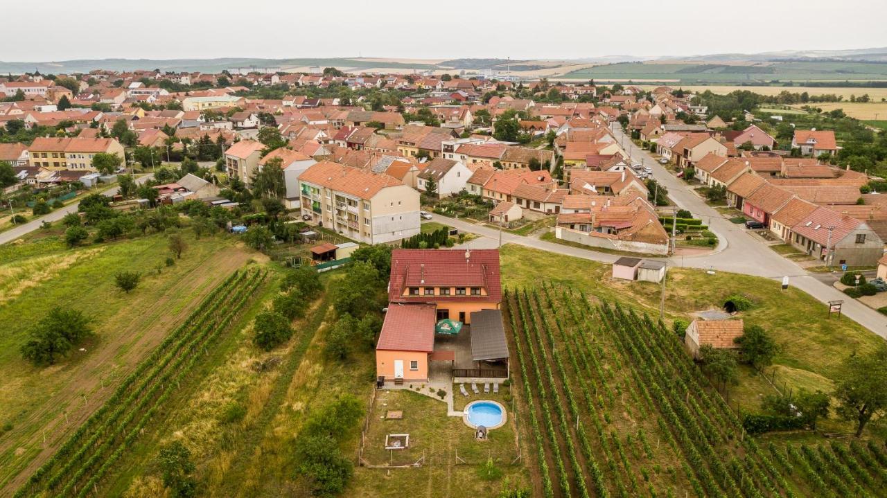 Penzion S Restauraci Na Furhaple Šakvice Exteriör bild