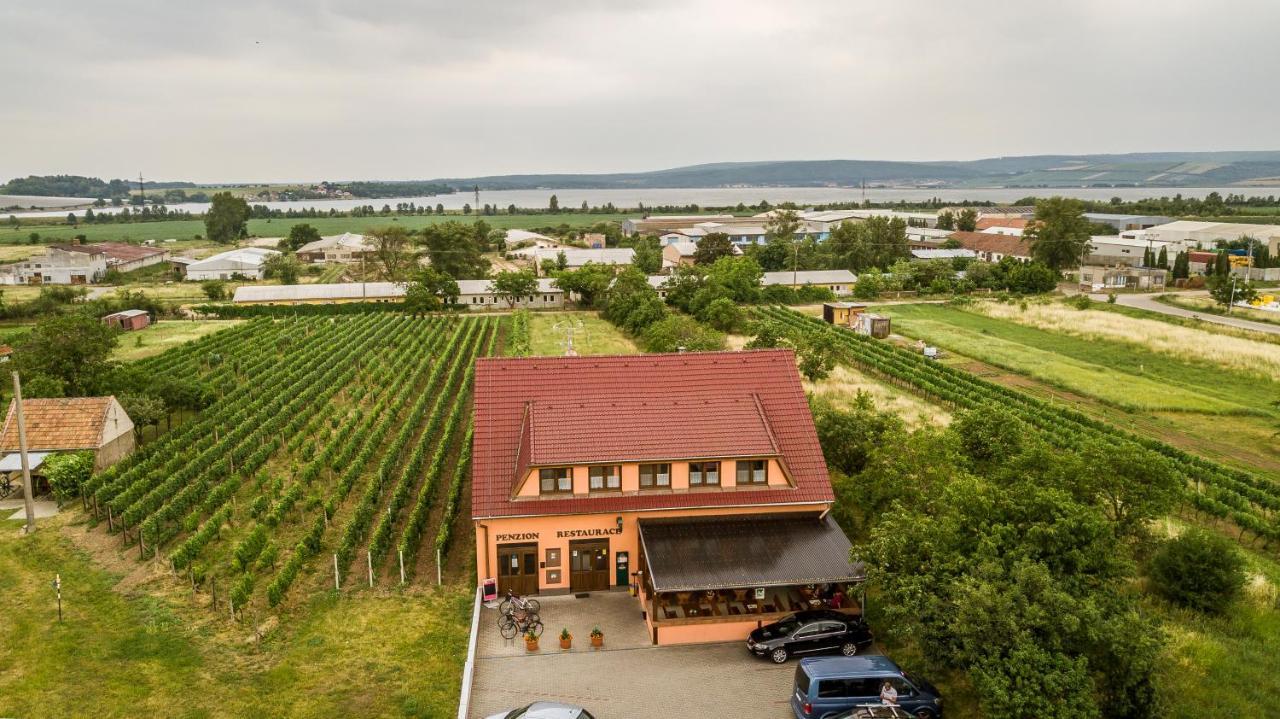 Penzion S Restauraci Na Furhaple Šakvice Exteriör bild