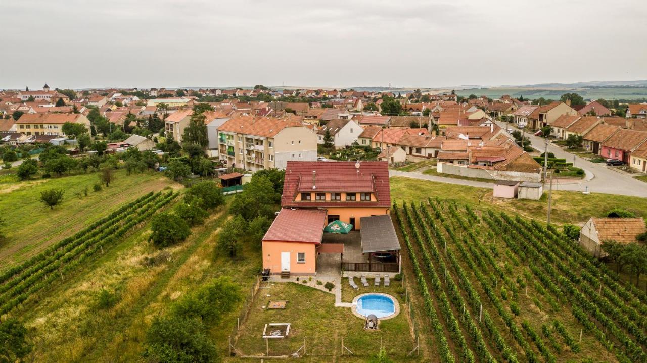Penzion S Restauraci Na Furhaple Šakvice Exteriör bild