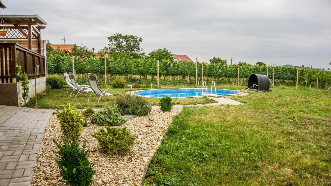 Penzion S Restauraci Na Furhaple Šakvice Exteriör bild