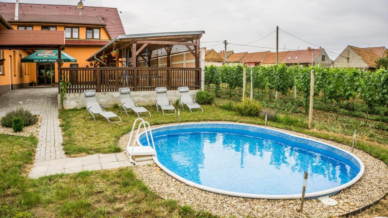 Penzion S Restauraci Na Furhaple Šakvice Exteriör bild