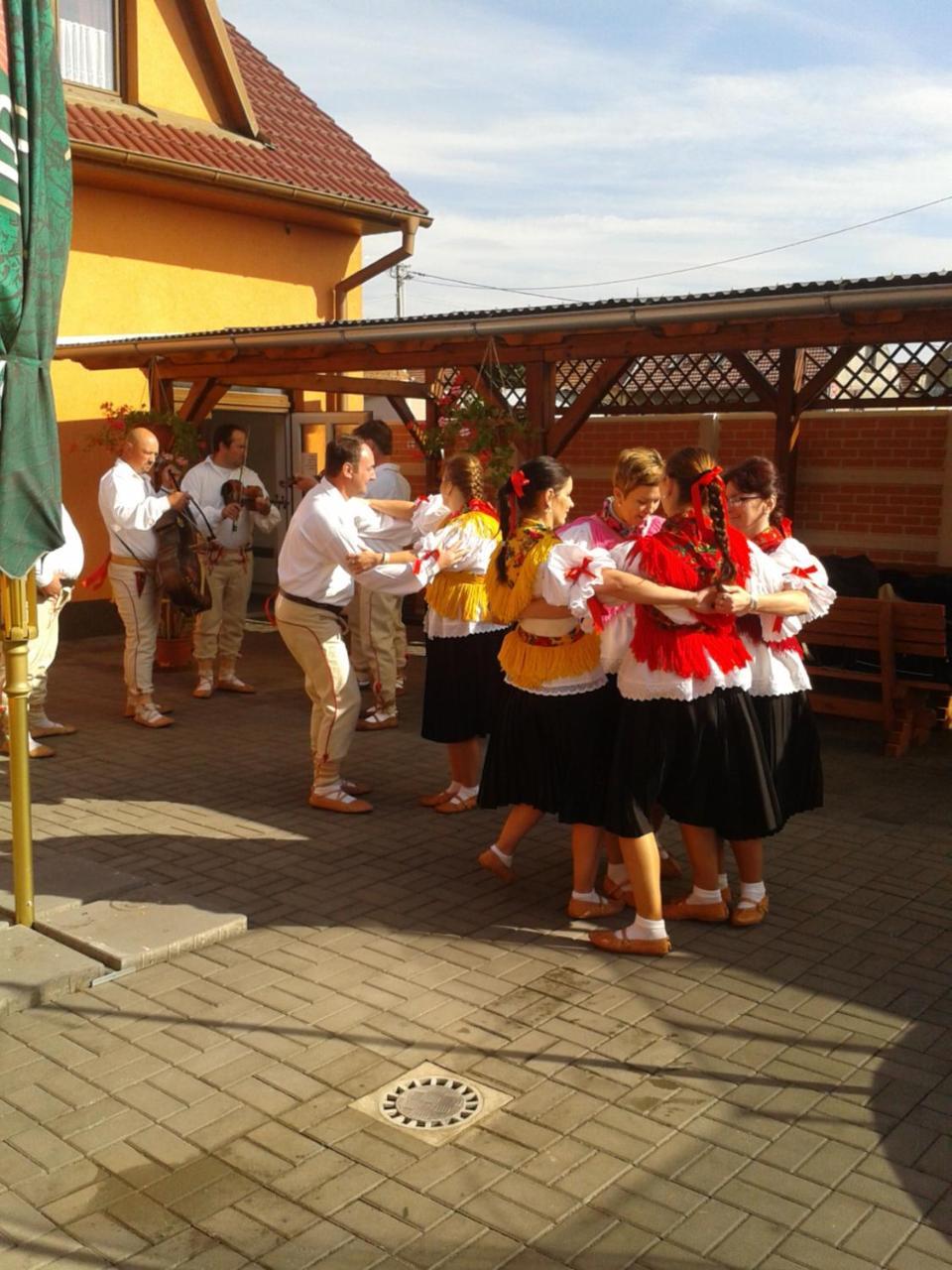 Penzion S Restauraci Na Furhaple Šakvice Exteriör bild